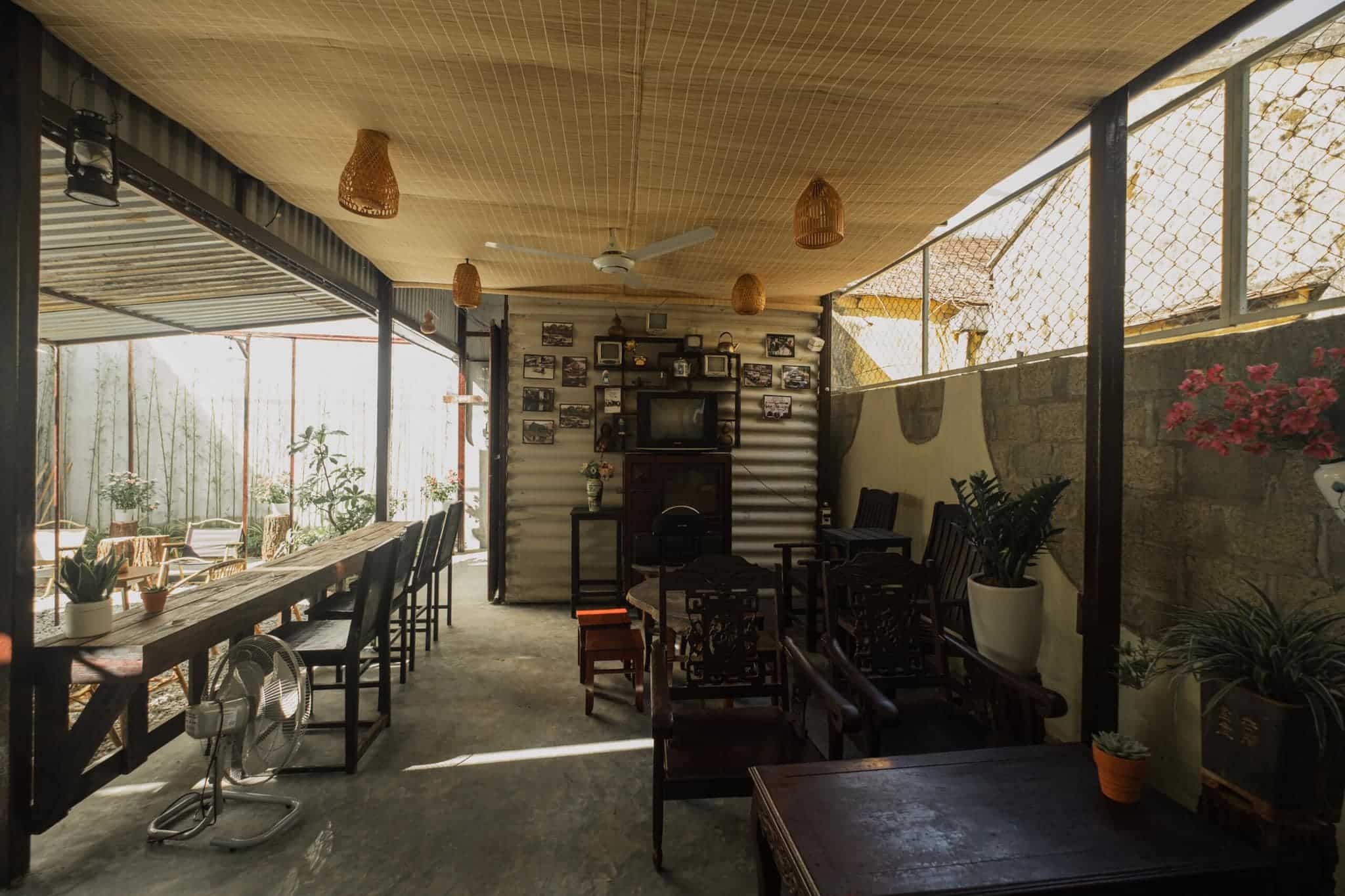 Tiệm cà phê Hai 93 - Quán cà phê vườn đẹp ở Huế 01